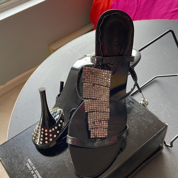 Women heals - Picture 2 of 2